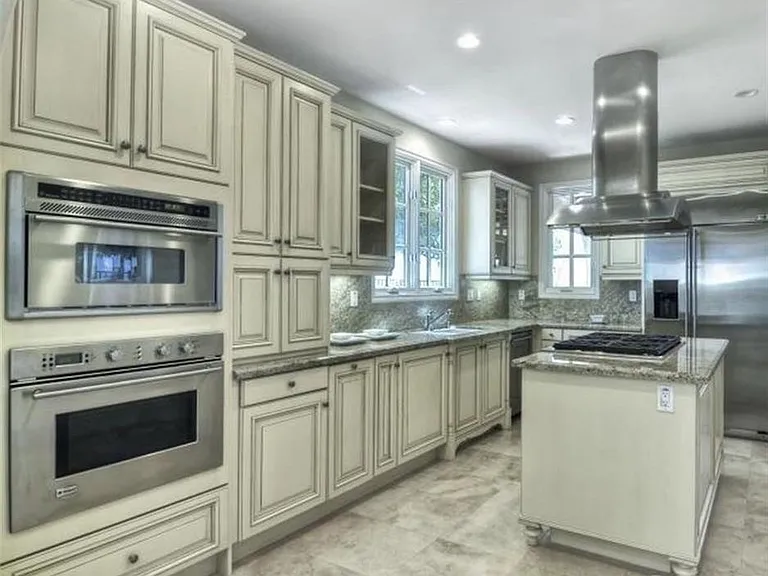 48f2434238d6721fc0f6f327fe6b9c73-cc_ft_768