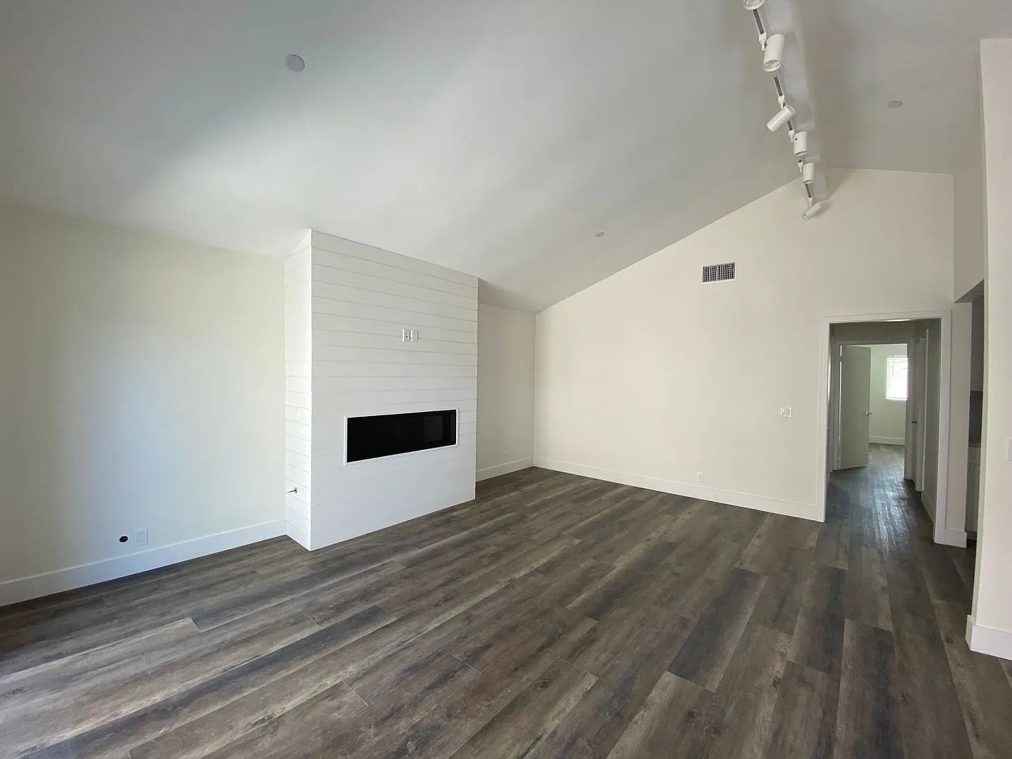 8614ad3e3e5d44ec06b7485b2e883eb7-cc_ft_1536