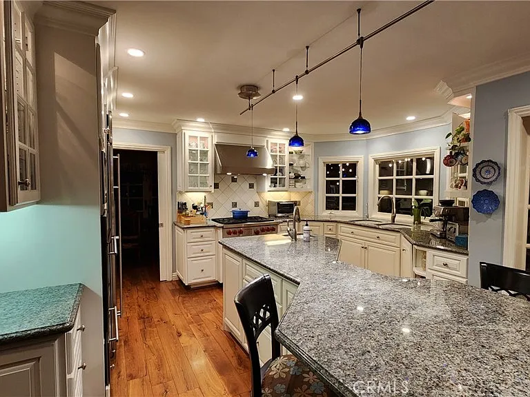 89018af1b97437f7972a12f35af6cadd-cc_ft_768